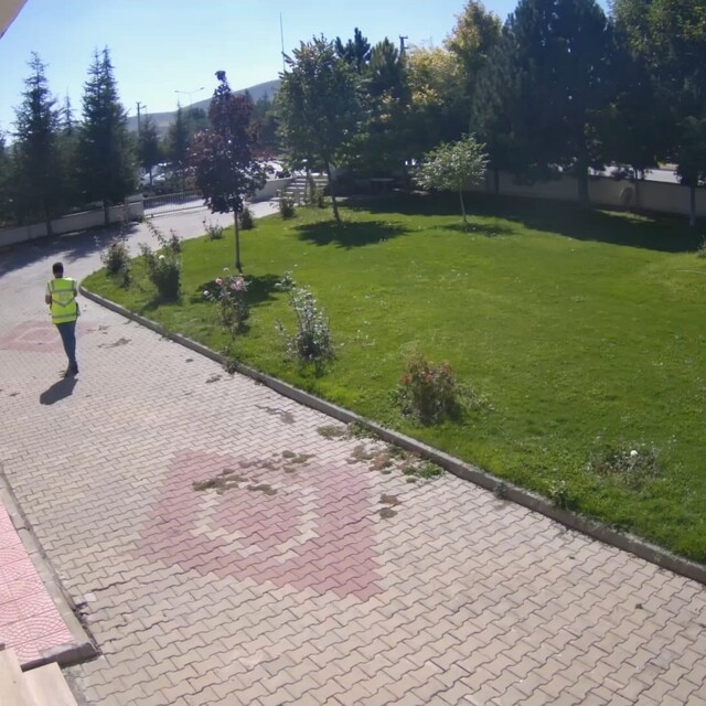 Polisten yardım istedi, hayata tutundu
Kırşehir'de nefes borusuna şeker kaç...