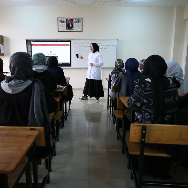 Kendisini okula kazandıran öğretmenlerinin yolundan gidiyor