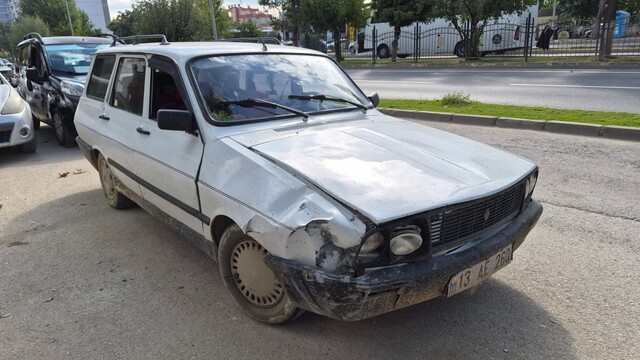 Otomobil ile elektrikli bisiklet çarptı: 1 yaralı