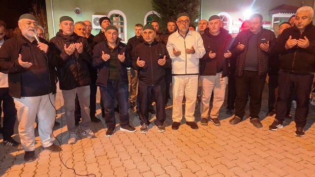 Hisarcık'ta 23 kişilik umre kafilesi dualarla uğurlandı