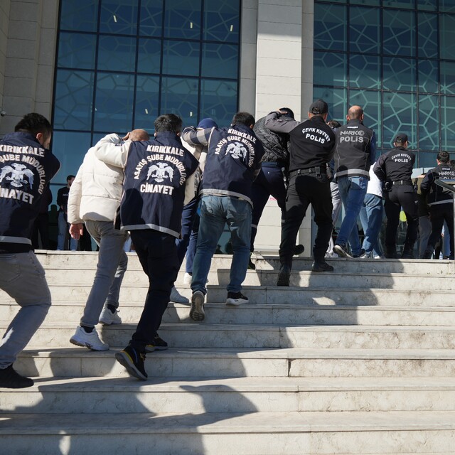 Çocuk esirgeme kurumundan ayrılan 2 kadını fuhuşa sürüklemişler: Gözaltılar...