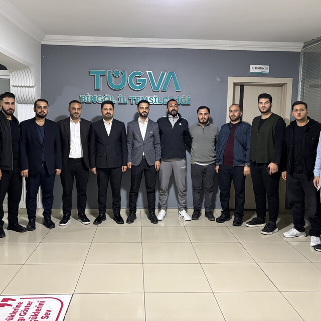 Gençlerle bir araya gelen AK Parti İl Başkanı Yılmaz Seven: "Bizim geleceği...