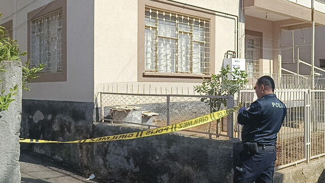 Adana'da tamir için çıktığı damdan düşen işçi hayatını kaybetti