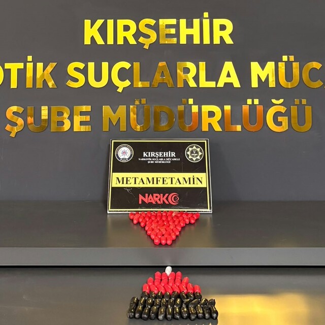 Kırşehir'de mide ve bağırsaklarında 731 gram uyuşturucu bulunan 2 zanlı tut...