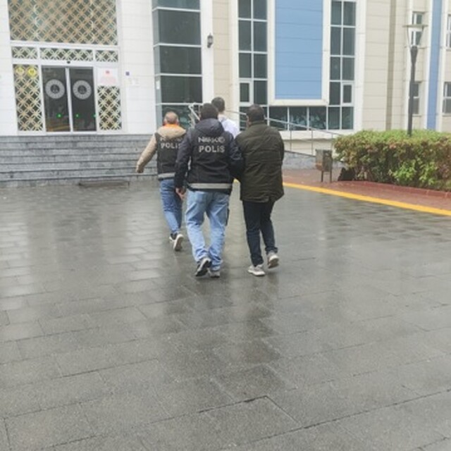 Midelerinden uyuşturucu çıkan 2 şüpheli tutuklandı