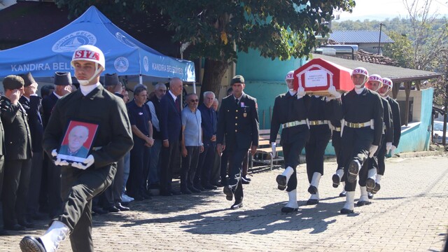 Kıbrıs gazisi Altıntaş, Kocaeli'de son yolculuğuna uğurlandı