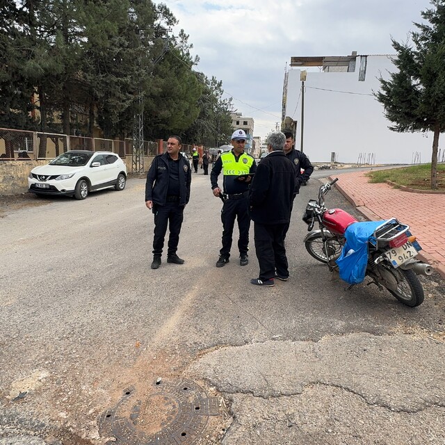 Kilis'te otomobille motosikletin çarpıştığı kazada 2 kişi yaralandı