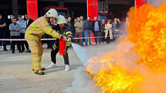 Belediye personeline yangın söndürme tatbikatı