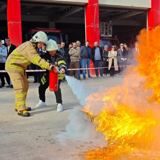 Belediye personeline yangın söndürme tatbikatı
