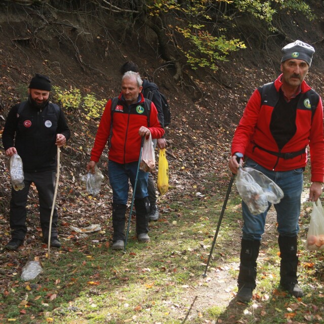 Gümüşhacıköy'de çevre temizliği yapıldı