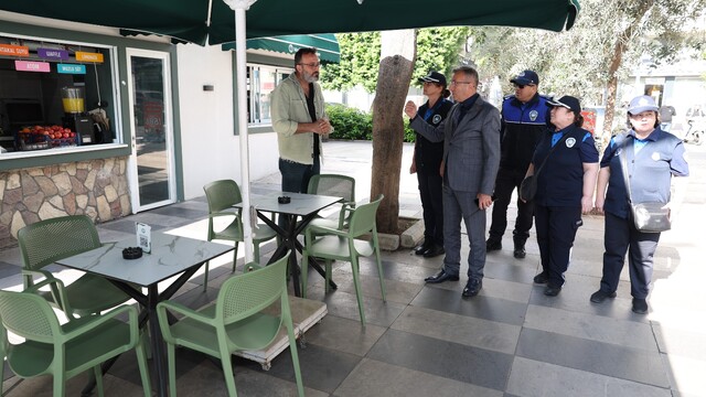 Mersin'in Akdeniz ilçesinde yol ve kaldırım işgalleri denetlendi