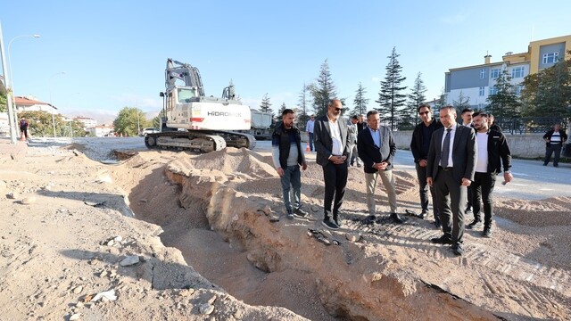 Başkan Özdemir Özbelde Mevkii'nde altyapı çalışmalarını yerinde inceledi