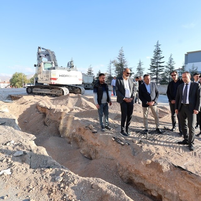 Başkan Özdemir Özbelde Mevkii'nde altyapı çalışmalarını yerinde inceledi