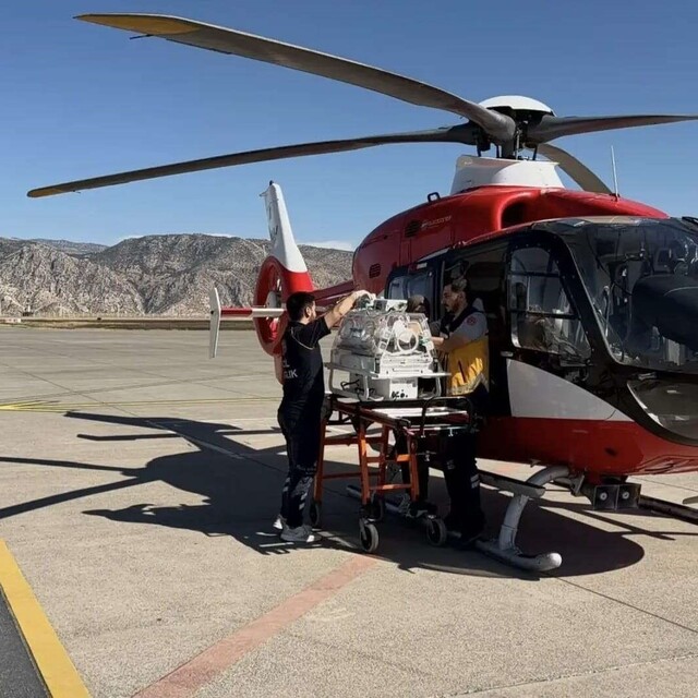 Silopi'de hasta bebek için helikopter ambulans havalandı
