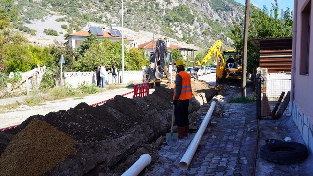 40 yıllık su isale hatları yenileniyor