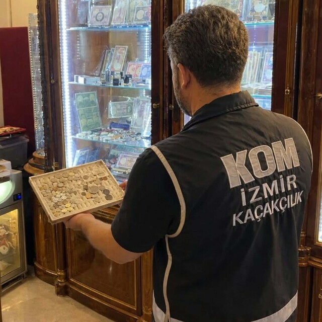 İzmir'de 672 sikke ele geçirildi