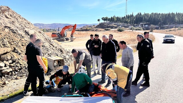 Kula'da otomobil ile motosiklet çarpıştı: 1 ağır yaralı