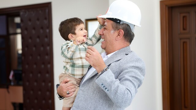 Başkan Yetişkin, sağlığına kavuşan minik Teoman'ı ağırladı