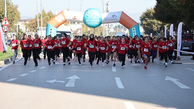 Nilüfer'de bin 749 öğrenci Cumhuriyet için koştu