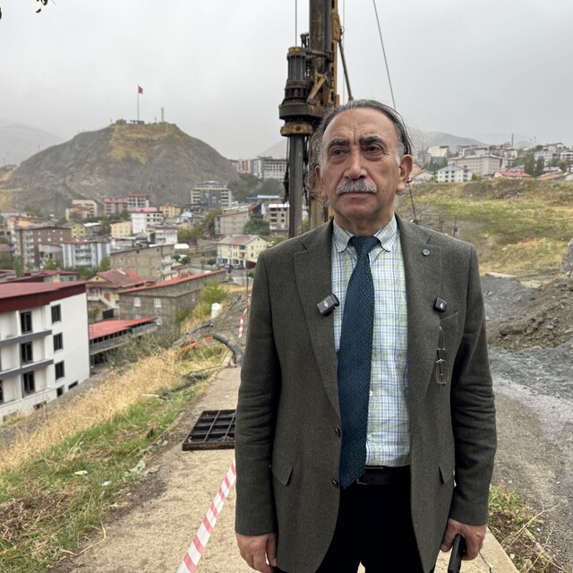 Hakkari Üniversitesinde heyelan bölgesinde zemin güçlendirme çalışmaları sü...