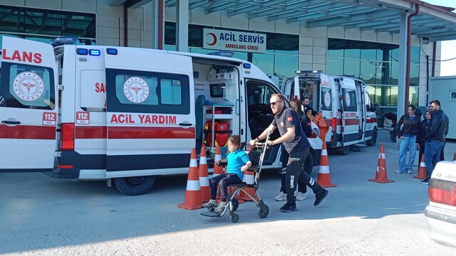 Gıda zehirlenmesi şüphesi: 9 öğrenci hastaneye kaldırıldı
