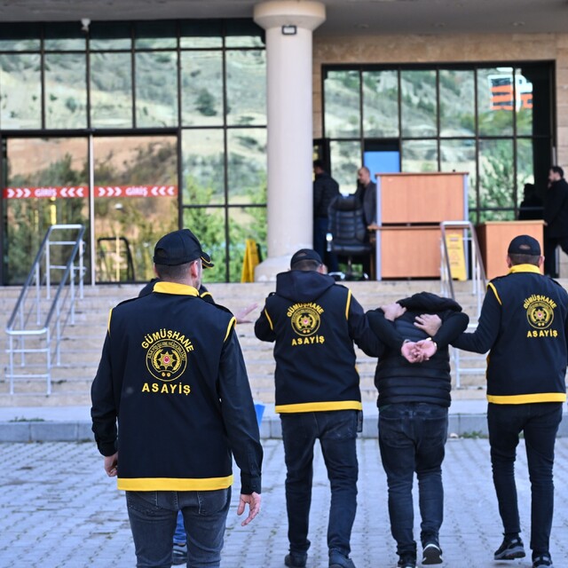 Gümüşhane'de iki evden altın ve para çalındı, şüpheli yakalandı