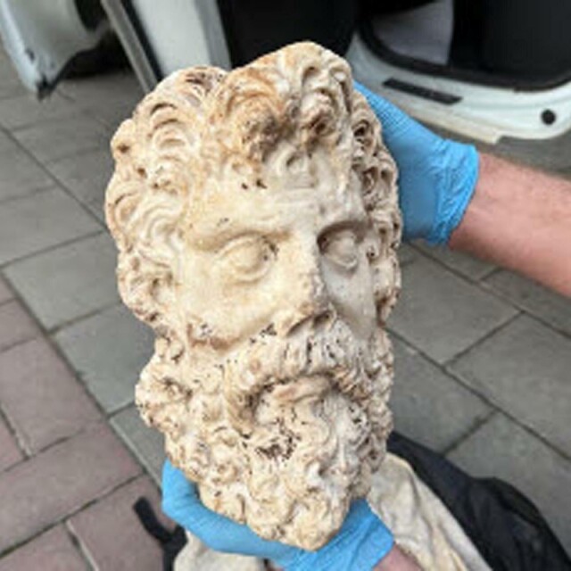2 bin yıllık Zeus heykel başı ele geçirildi (2)