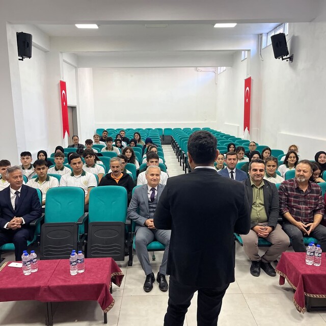 Kaymakam Kandemir'den üniversite adaylarına motivasyon desteği