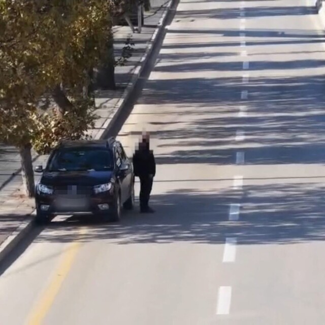 Trafik denetimindeki ilginç anlar dron kamerasında: Aracını bırakıp yaya ol...
