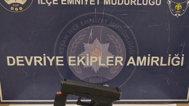 Polis takibiyle üzerindeki korsede tabancayla yakalanan alkollü sürücüye 250 bin lira ceza