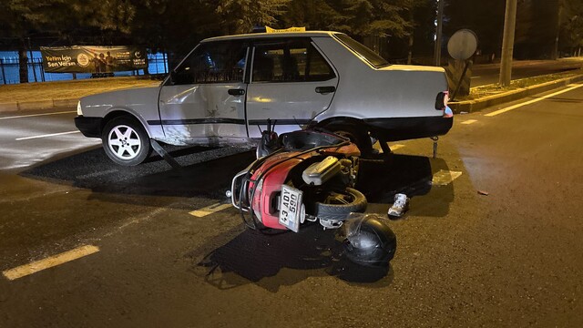 Kütahya'da otomobil motosikletle çarpıştı: 1 yaralı