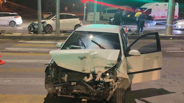 Aksaray'da 4 araçlı zincirleme kaza: 3 yaralı