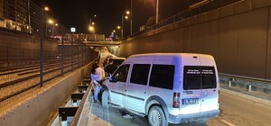 Otomobile çarpan motosiklet sürücüsü yaralandı