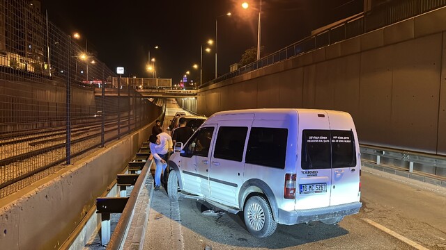 Otomobile çarpan motosiklet sürücüsü yaralandı