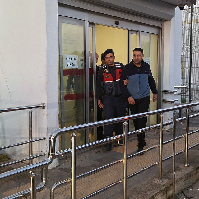 Çukurova Belediyesi'ne operasyonda gözaltına alınan 49 şüpheli adliyede