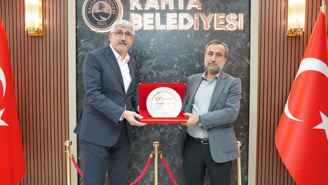 Kitap Fuarı ve Kerge Festivali için Başkan Hallaç'a plaket
