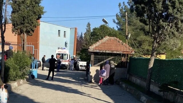Boyabat'ta servis aracı 8 yaşındaki öğrenciye çarptı