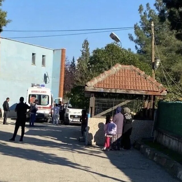 Boyabat'ta servis aracı 8 yaşındaki öğrenciye çarptı