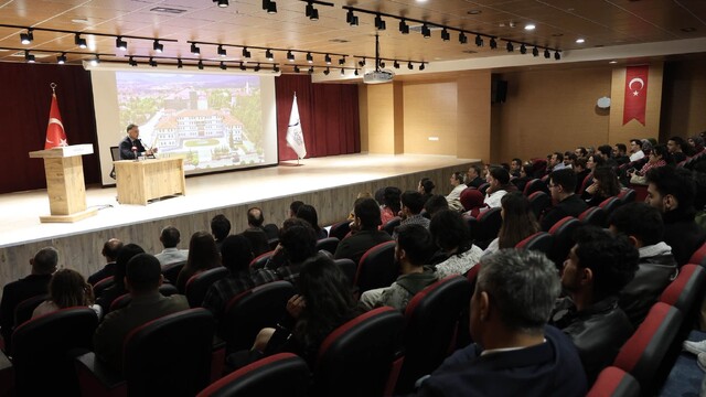Karabük Valisi Çağatay, üniversite öğrencileriyle buluştu