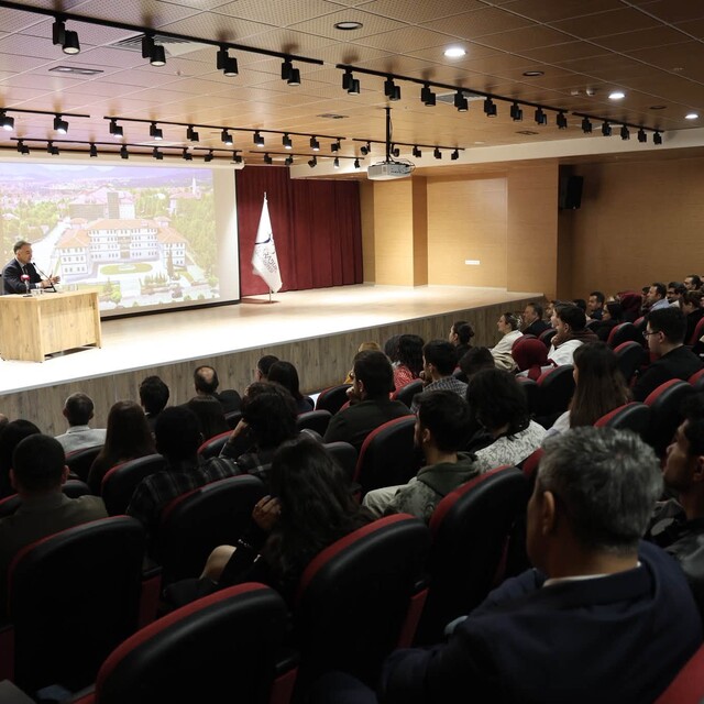 Karabük Valisi Çağatay, üniversite öğrencileriyle buluştu