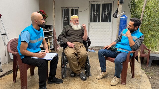 Kazak doktor, Hakkari'de şifa dağıtıyor