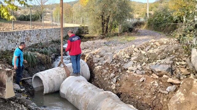 Kocaeli'de sel nedeniyle kapanan kırsal mahalle yolu ulaşıma açıldı