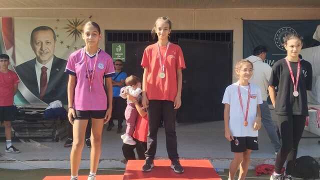 Aydınlı 4 öğrenci atletizmde bölge yarışlarına katılacak