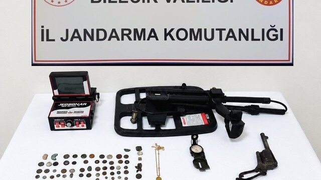 Bilecik'te tarihi eser operasyonu: 51 sikke ele geçirildi