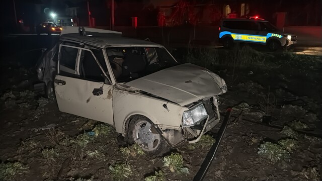 Polisin 'dur' ihtarına uymayan otomobil tarlaya uçtu: 1 yaralı
Direğe çarpıp takla atan araç kullanılamaz hale geldi, bölgede elektrikler kesildi