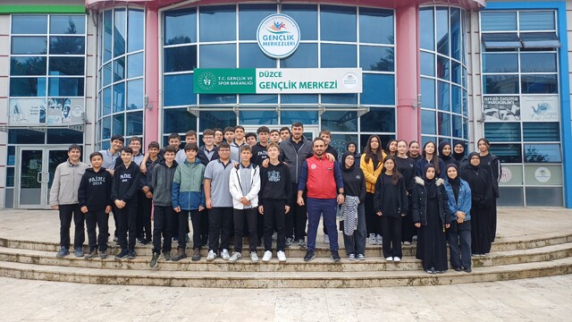 Düzce'de öğrenciler gençlik merkezinde buluştu
