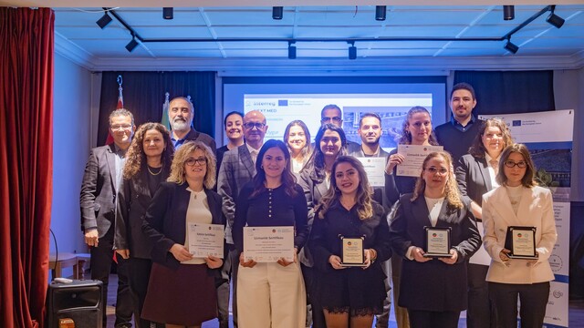 İzmir'de yeşil dönüşüm eğitimi alanlara sertifika verildi