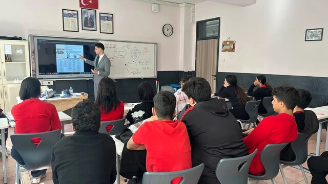 Yalıhüyük'te öğrencilere sınav süreçlerinde motivasyon ve planlama eğitimi verildi
