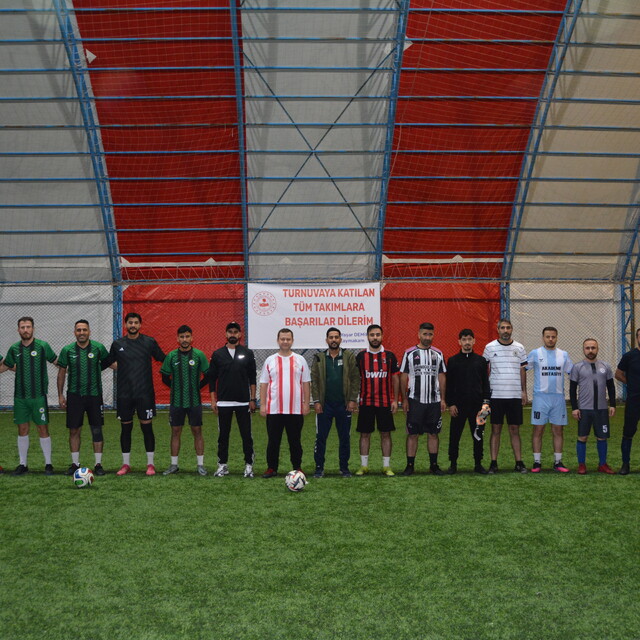 Tatvan'da şehitler anısına kurumlar arası futbol turnuvası düzenlendi