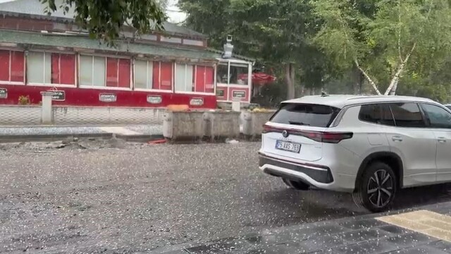Ardahan'da sağanak ve dolu hayatı olumsuz etkiledi
